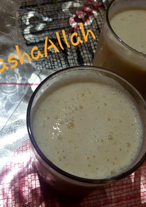 A picture of Simple banana and honey lassi drink.