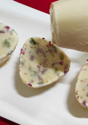 रोज कुल्फी (Rose Kulfi recipe in hindi) रेसिपी मुख्य फोटो