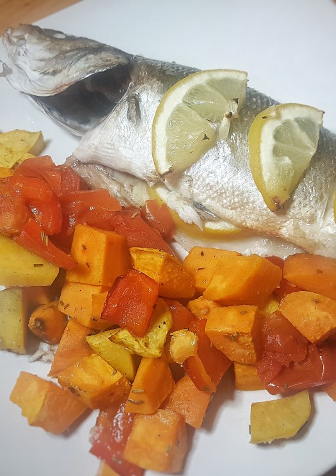 Una foto de Lubina al horno con batata