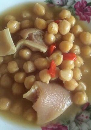 Foto principal de Garbanzos con oreja de cerdo