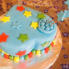 A picture of Hot Milk Cake  with Fruits.