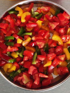 ક્લરફુલ સલાડ (Colourful Salad Recipe In Gujarati) રેસીપી મુખ્ય ફોટો