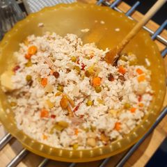A picture of Tuna rice salad.