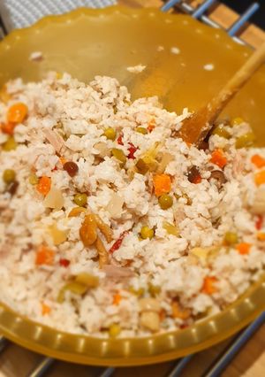 A picture of Tuna rice salad.