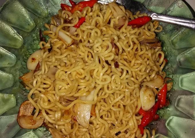 Tumis mi goreng instan rasa sambel matah