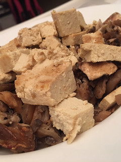 Una foto de Tofu con verduritas
