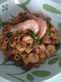 Ditaloni con gamberetti e fagioli freschi