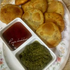 A picture of Chana dal kachori.
