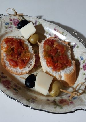 Une photo de Tartines et mini brochettes apéro 🍹