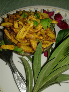 सुखी फ्राई अरबी (Sukhi fry arbi recipe in Hindi) रेसिपी मुख्य फोटो