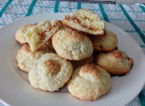 Una foto de Cocadas con dulce de leche
