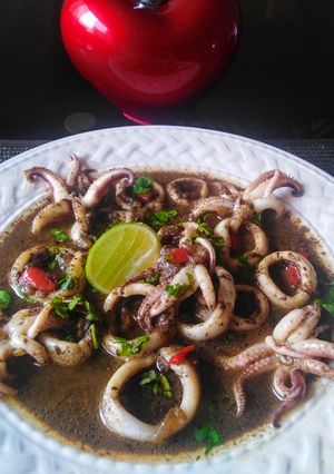 Una foto de Calamares en su tinta👍🇵🇪