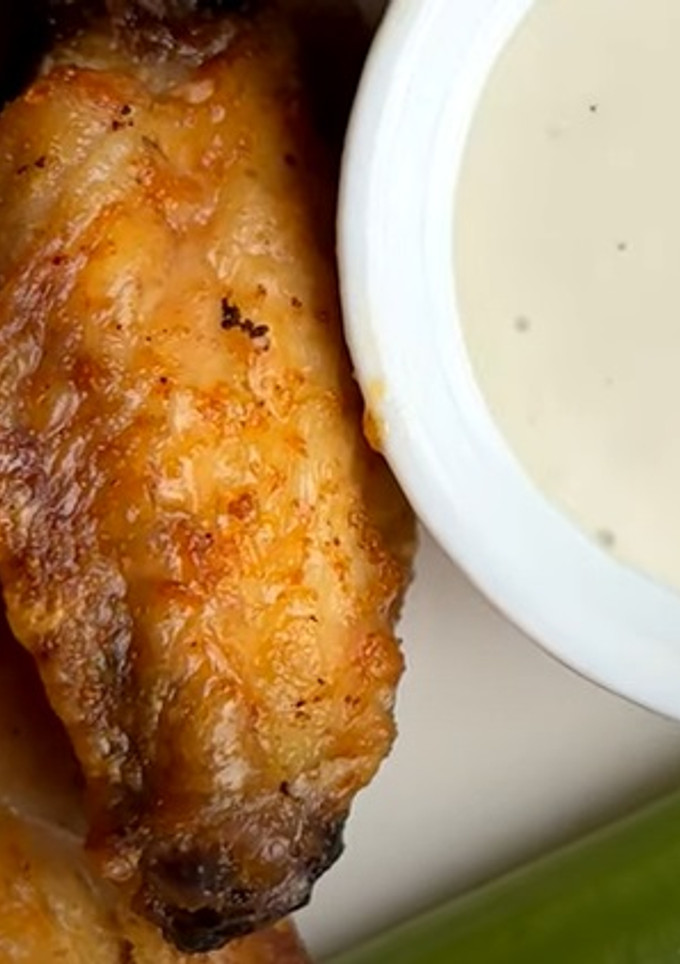 Una foto de Alitas de pollo en freidora de aire