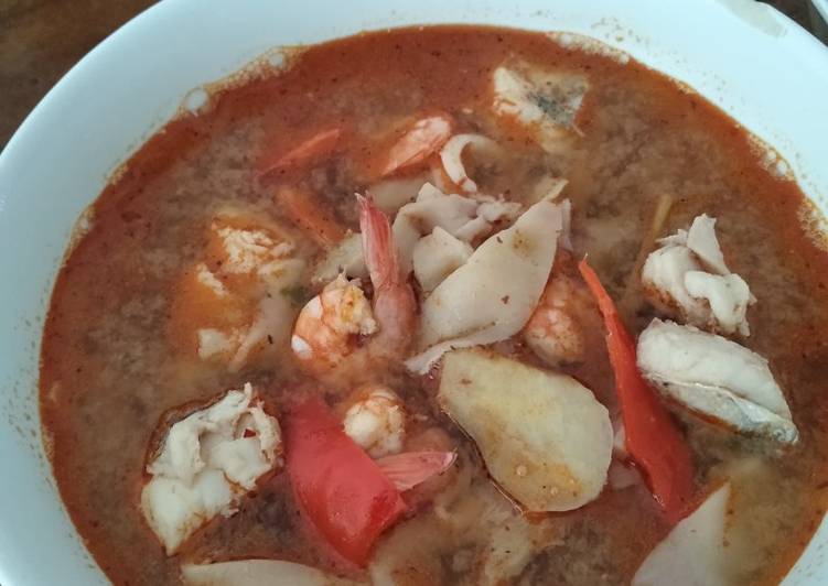 Langkah Mudah untuk Membuat Tom yam goong - resep Hot Thai Kitchen/Pailin Anti Gagal
