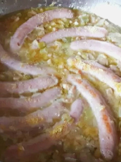 Una foto de 39. Salchichas en salsa de calabacín