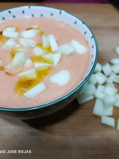 Una foto de Salmorejo de manzana y pera