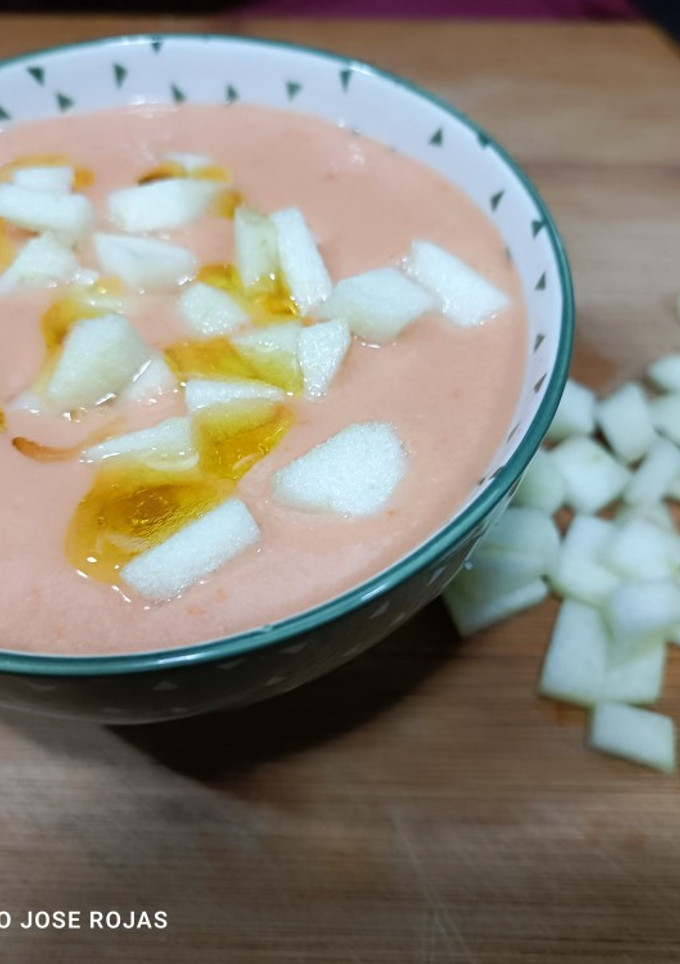 Una foto de Salmorejo de manzana y pera