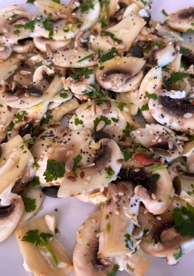 Una foto de Ensalada de champiñones crudos
