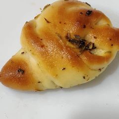 A picture of Garlic knots.