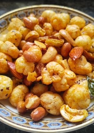 ड्राय फ्रूट मखाना नमकीन रेसिपी मुख्य फोटो