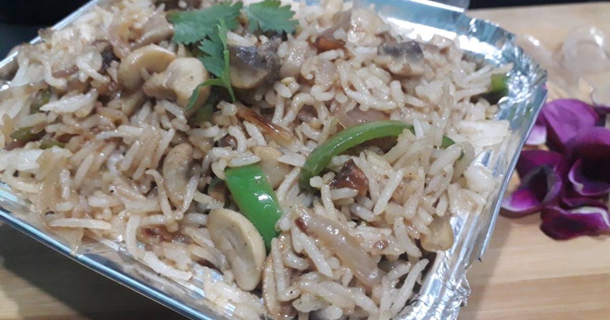 Garlic mushroom fried rice Recipe by Arachana ( Tanya) Cookpad