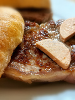 Una foto de Montadito de entrecot con foie