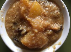 Una foto de Crema de coco tierno con piña en dulce