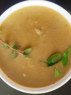 முருங்கைக் காய் சூப் (Drumstick soup recipe in tamil) செய்முறை முக்கிய புகைப்படம்