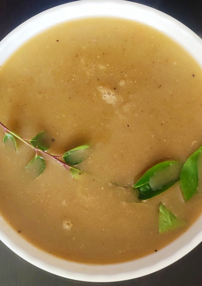 முருங்கைக் காய் சூப் (Drumstick soup recipe in tamil) செய்முறை முக்கிய புகைப்படம்