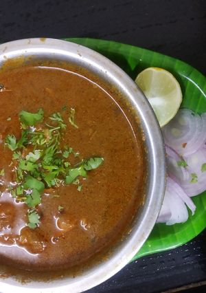 चिकन करी (chicken curry recipe in marathi) रेसिपी चे मुख्य फोटो