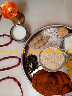काळ्या वाटाण्याची उसळ (kalya vatanyachi usal recipe in marathi) रेसिपी चे मुख्य फोटो