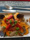 Guarguerones en crema marinera con Mariscos y arvejas