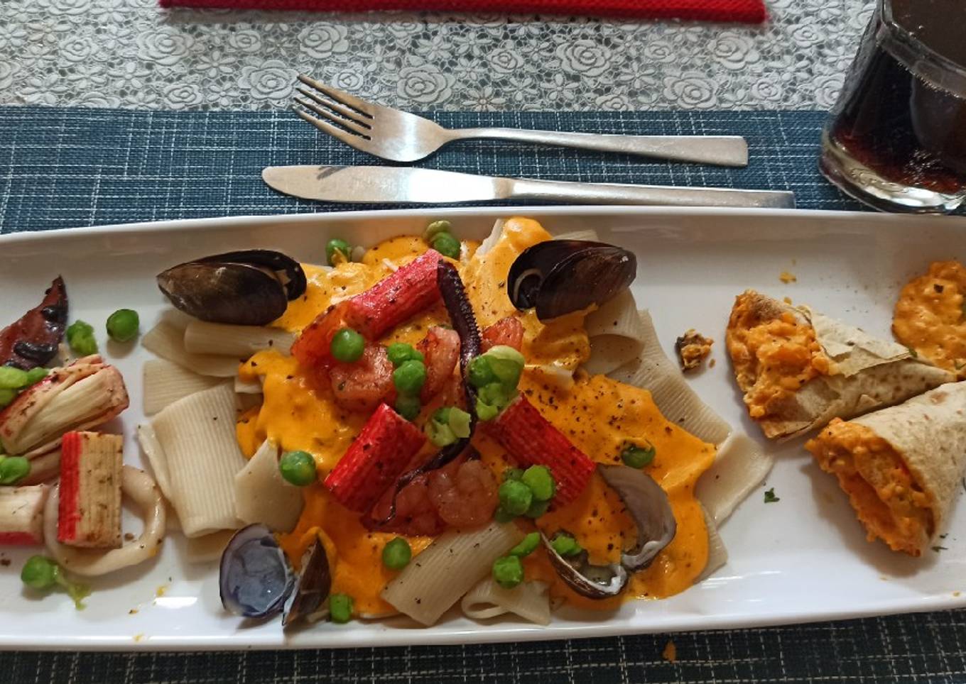 Guarguerones en crema marinera con Mariscos y arvejas