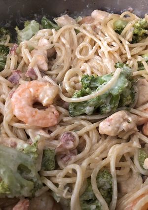 A picture of Alfredo Pasta (Version 2 with Shrimp and Broccoli).