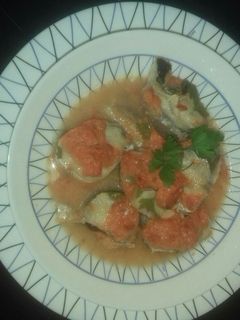 Una foto de Pescadilla al horno con tomate muy fácil