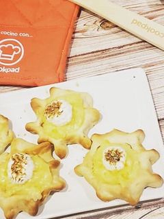 Una foto de Mini tartas de crema de limón 🍋 y merengue