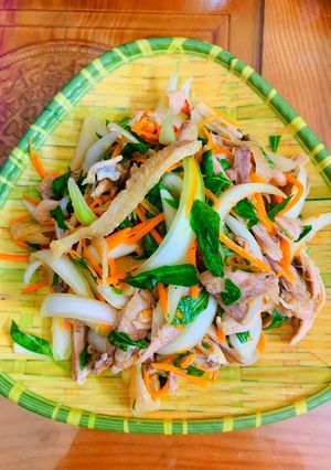 Hình của món Gà xé phay.
