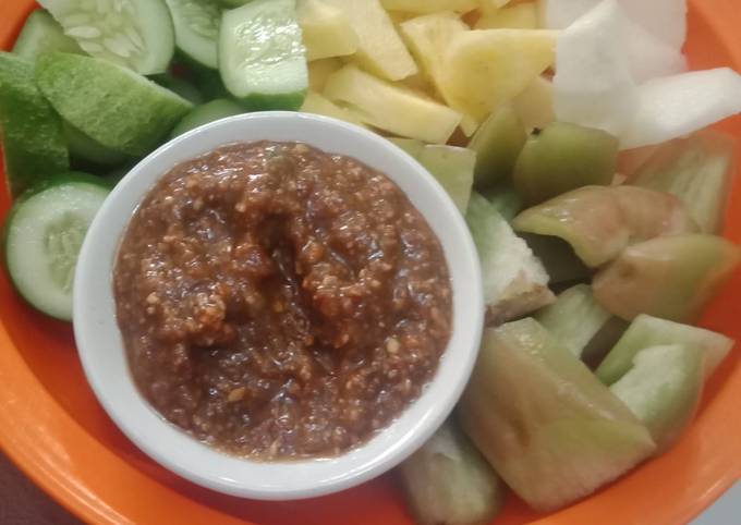 Cara Gampang Menyiapkan Rujak buah bumbu kacang, Lezat Sekali