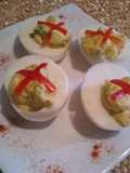 Huevos rellenos de aguacate (Sin lácteos)