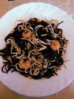 Una foto de Espaguetis con Gulas y Gambas