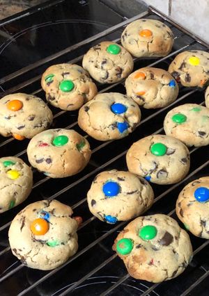 Φωτογραφία της συνταγής Soft and chewy m&ms oatmeal chocolate-chip cookies