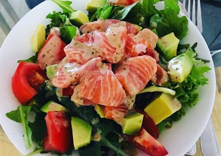 Salad avocado salmon