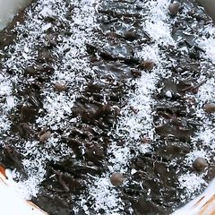 A picture of Chocolate ganache cake.in microwave.