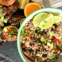 A picture of Rice and Peas! (Beans).