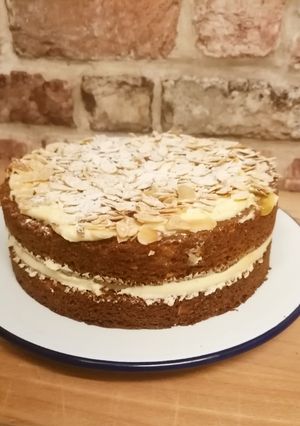 A picture of Almond, lemon and lime cake.