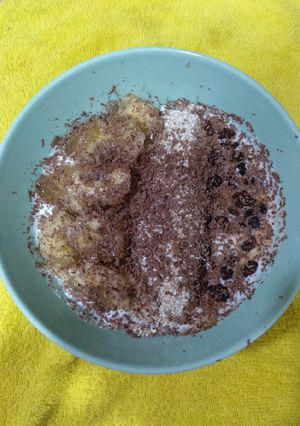 Una foto de Kéfir con avena y fruta