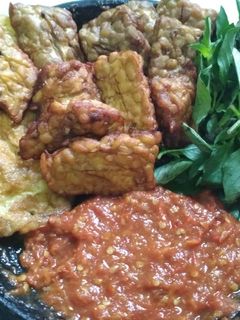 Foto resep Tempe Telur Penyet