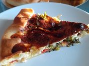 Una foto di torta salata con indivia