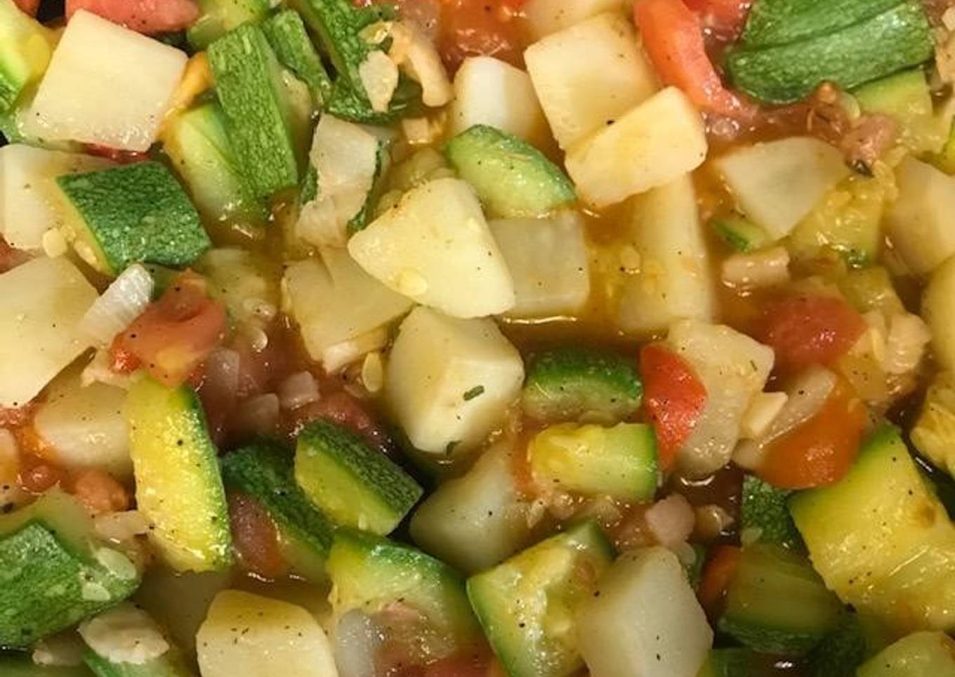 Calabacitas con papas y tocino