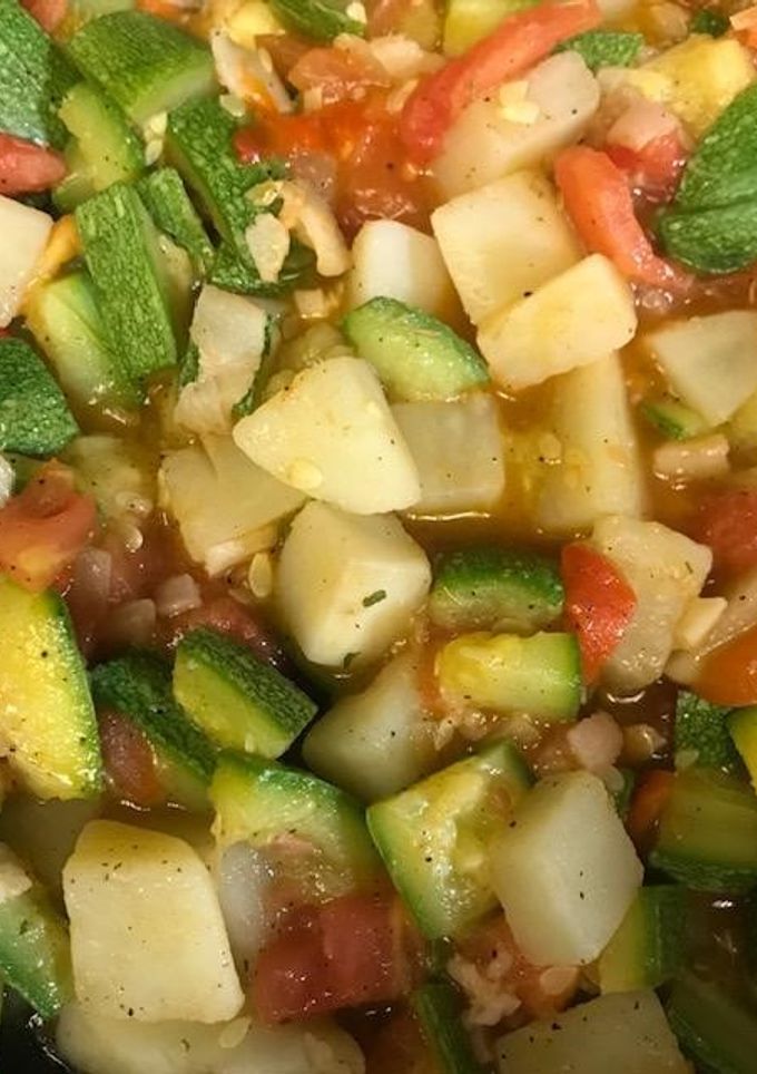 Una foto de Calabacitas con papas y tocino